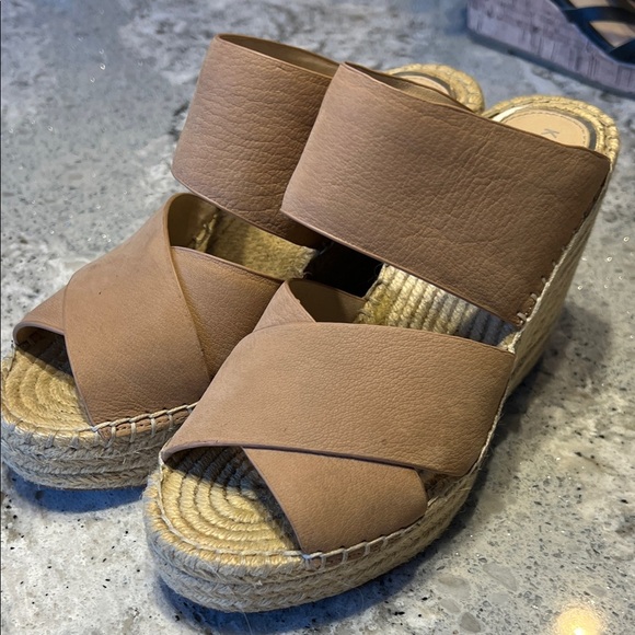 NWOB Kenneth Cole Brown Olivia X Wedge Sandals - Picture 8 of 9